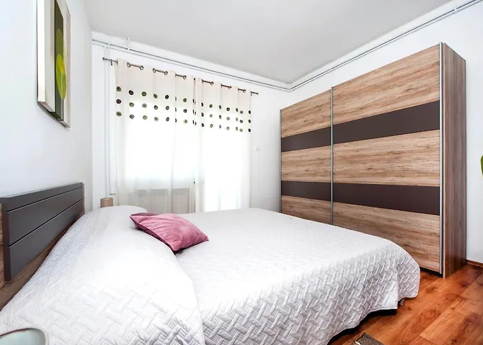 Euphemia Apartment *