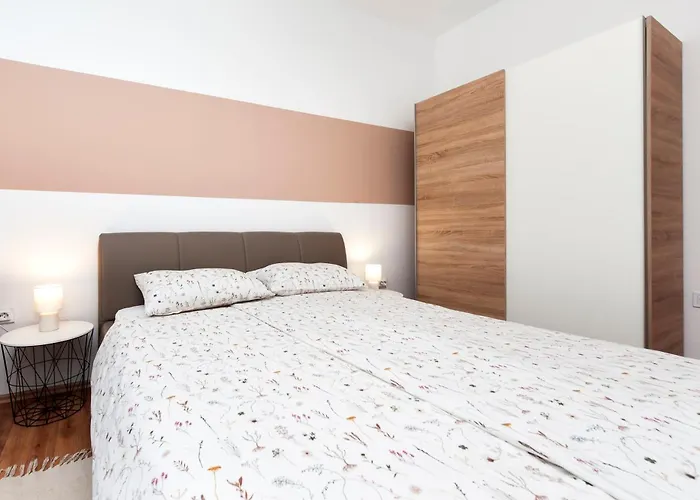 Euphemia Apartment *