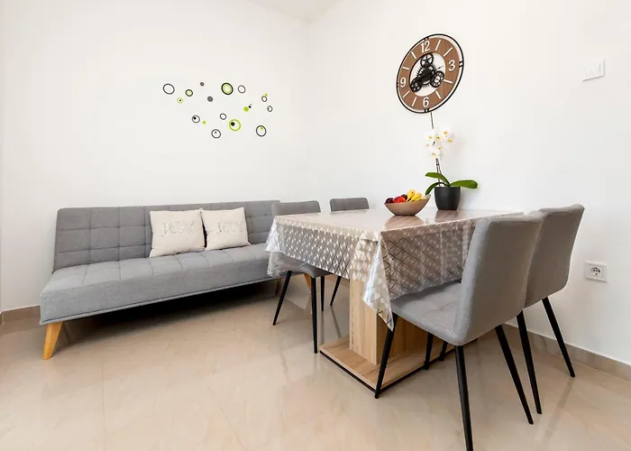Euphemia Apartment *