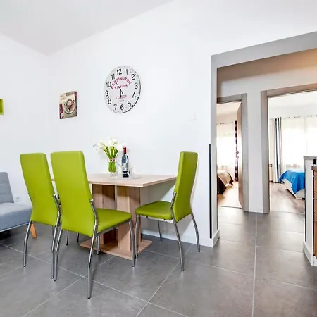 Euphemia Apartament *