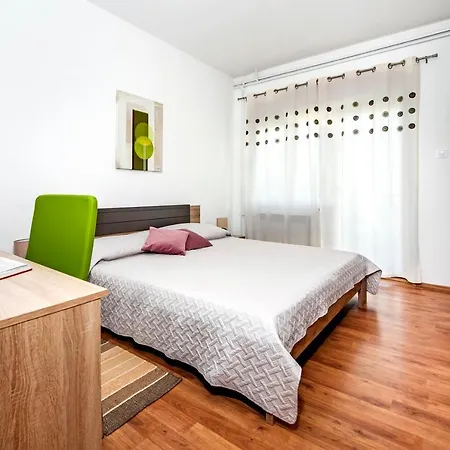 Euphemia Apartament *