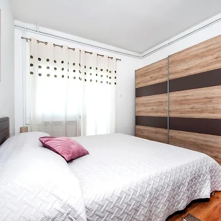 Euphemia Apartament *