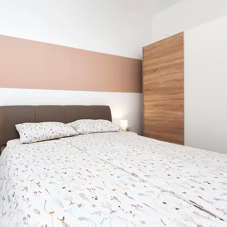 Euphemia Apartment *
